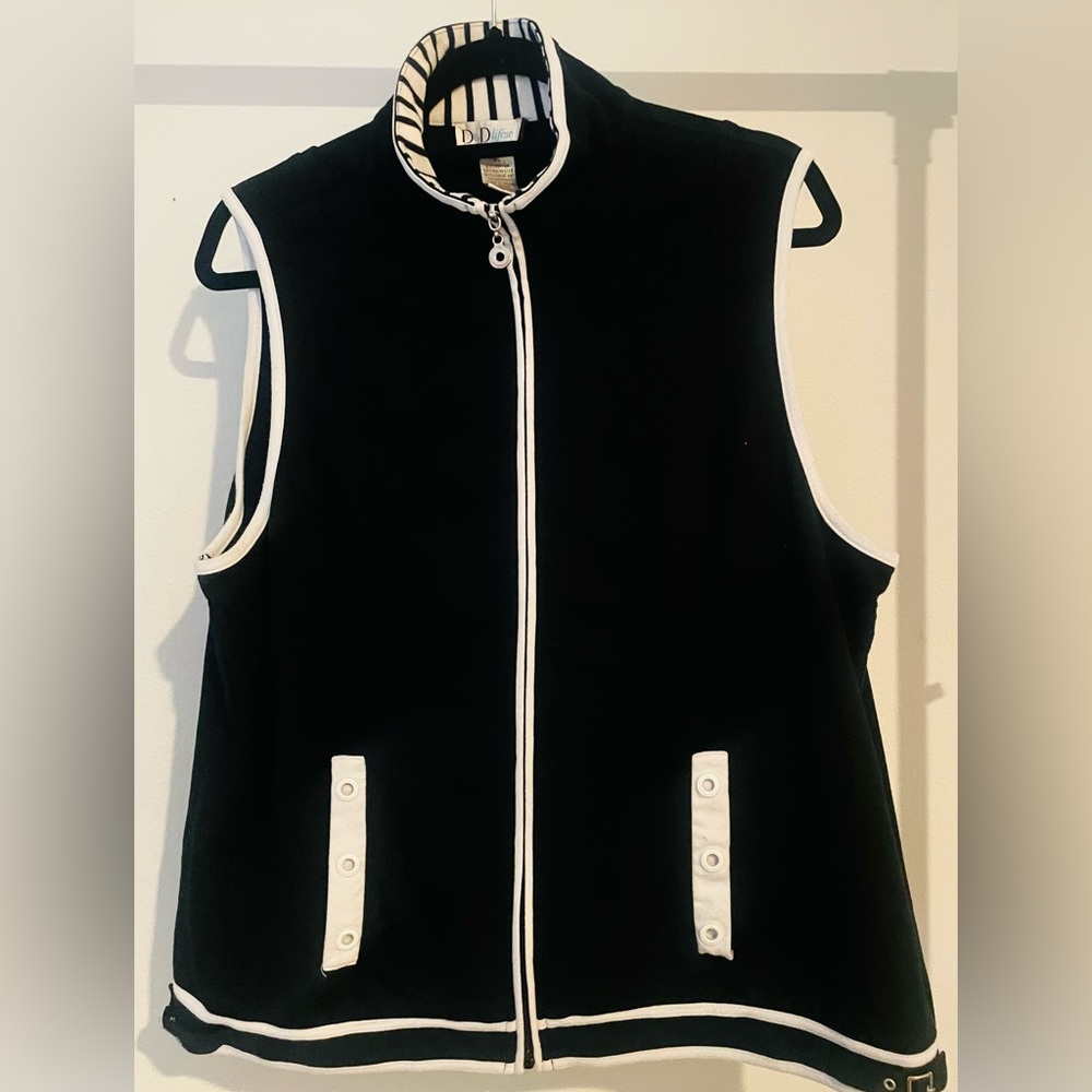 Stylish Black and White Sleeveless Vest